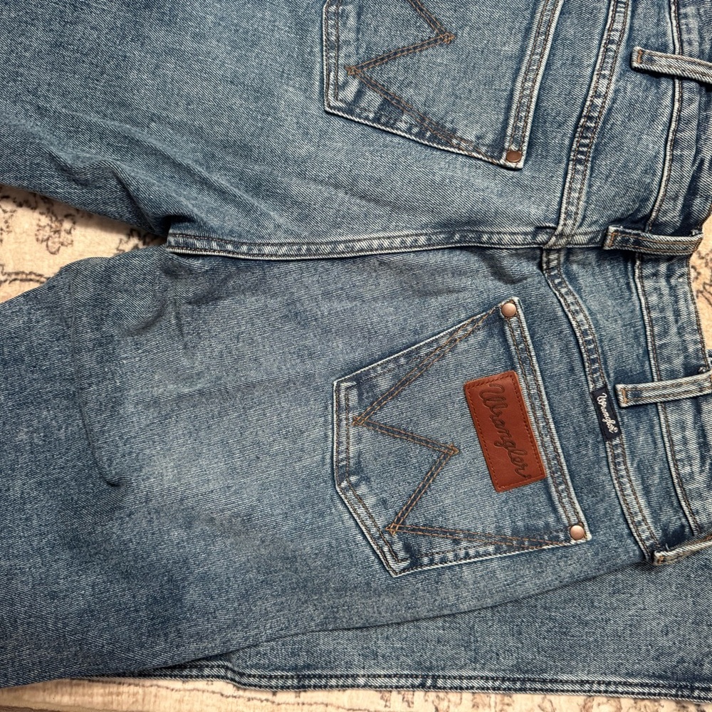 Wrangler Women's Straight Leg Light Blue Jeans